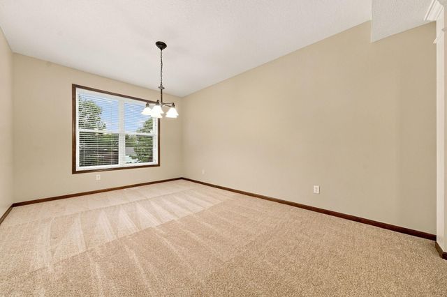 2109 Rockridge Circle, Shakopee, MN 55379