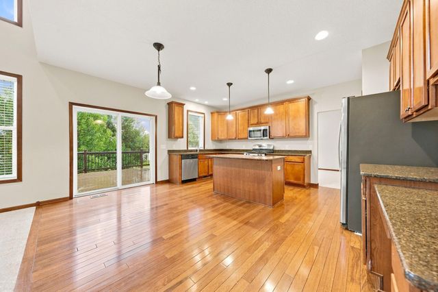 2109 Rockridge Circle, Shakopee, MN 55379