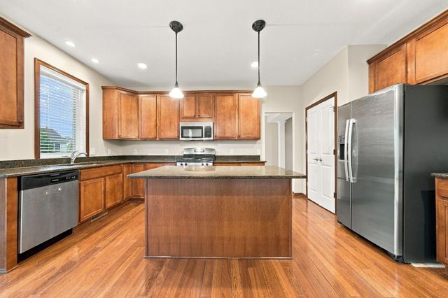 2109 Rockridge Circle, Shakopee, MN 55379