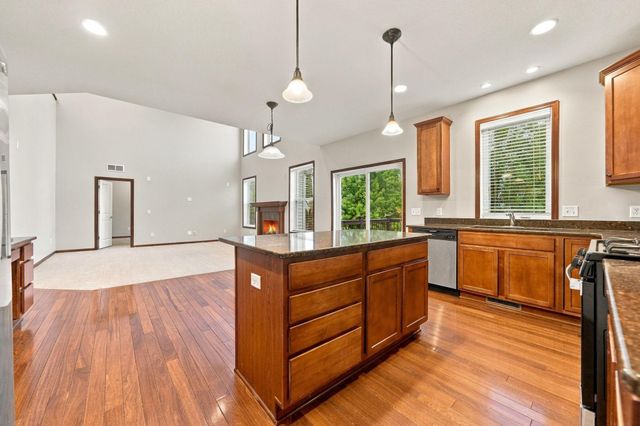 2109 Rockridge Circle, Shakopee, MN 55379