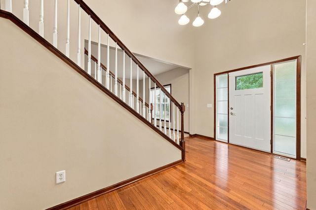 2109 Rockridge Circle, Shakopee, MN 55379