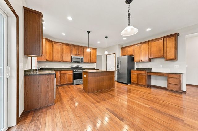 2109 Rockridge Circle, Shakopee, MN 55379