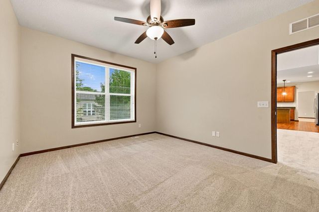 2109 Rockridge Circle, Shakopee, MN 55379