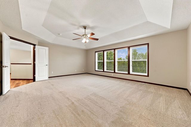 2109 Rockridge Circle, Shakopee, MN 55379