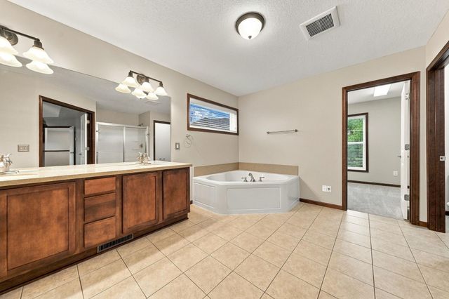 2109 Rockridge Circle, Shakopee, MN 55379