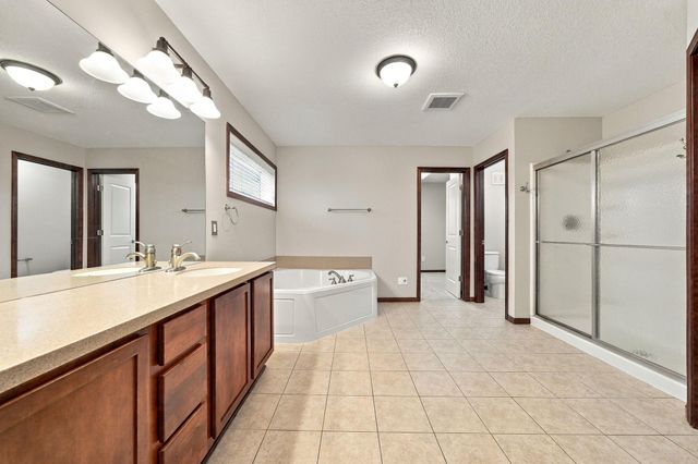 2109 Rockridge Circle, Shakopee, MN 55379