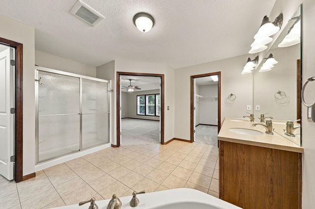 2109 Rockridge Circle, Shakopee, MN 55379