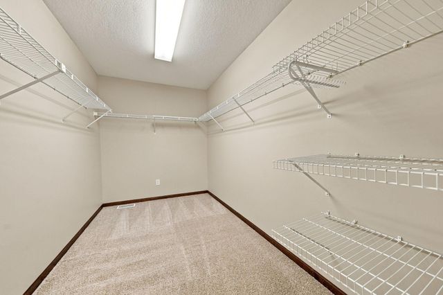 2109 Rockridge Circle, Shakopee, MN 55379