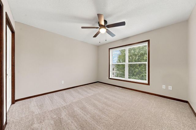 2109 Rockridge Circle, Shakopee, MN 55379