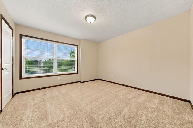 2109 Rockridge Circle, Shakopee, MN 55379