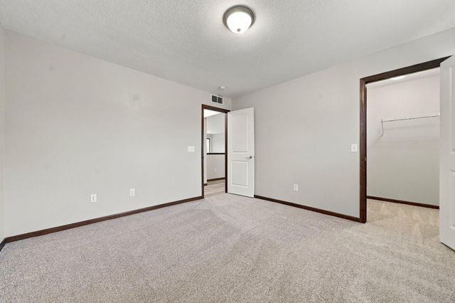 2109 Rockridge Circle, Shakopee, MN 55379
