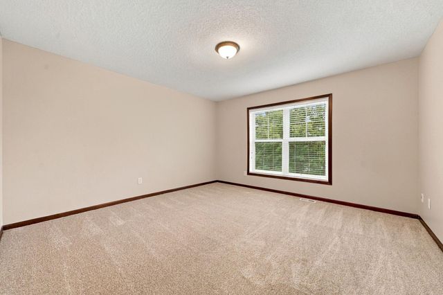 2109 Rockridge Circle, Shakopee, MN 55379