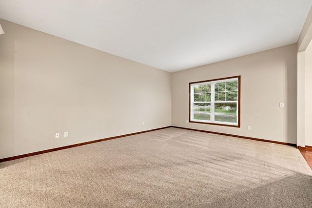2109 Rockridge Circle, Shakopee, MN 55379