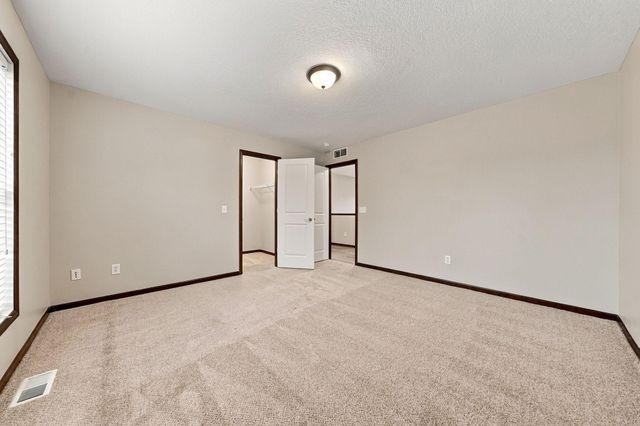 2109 Rockridge Circle, Shakopee, MN 55379