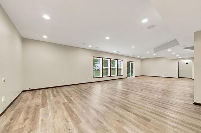 2109 Rockridge Circle, Shakopee, MN 55379