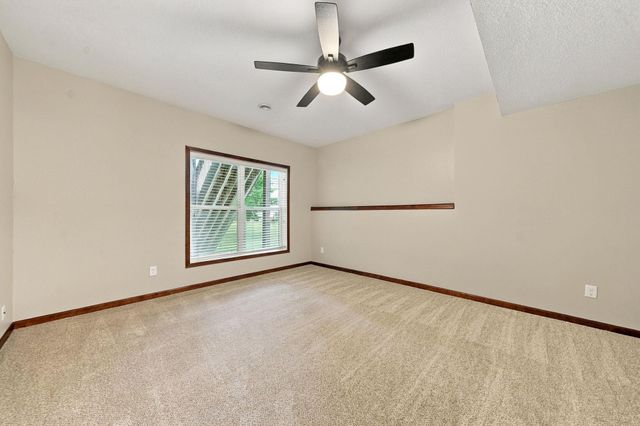 2109 Rockridge Circle, Shakopee, MN 55379