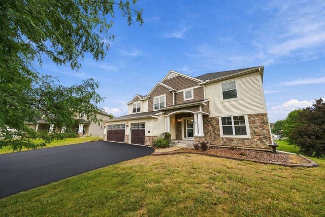 2109 Rockridge Circle, Shakopee, MN 55379