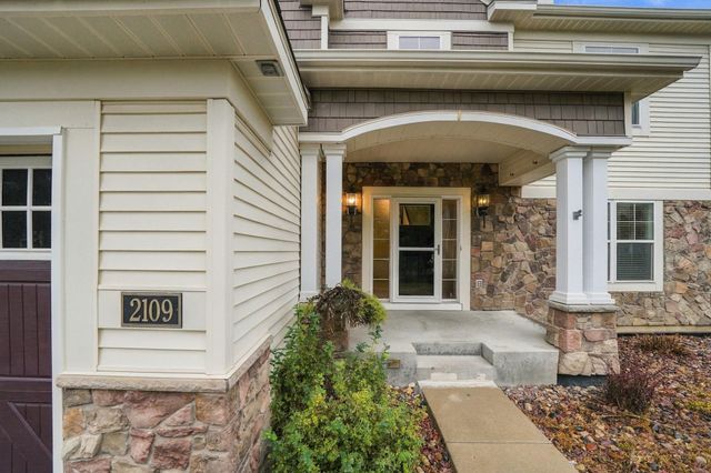 2109 Rockridge Circle, Shakopee, MN 55379