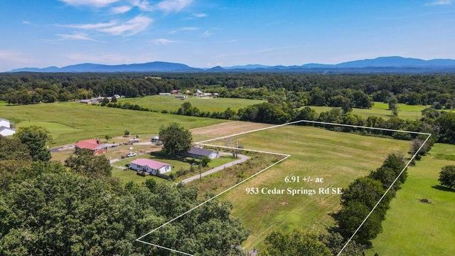 953 Cedar Springs Road SE, Cleveland, TN 37323