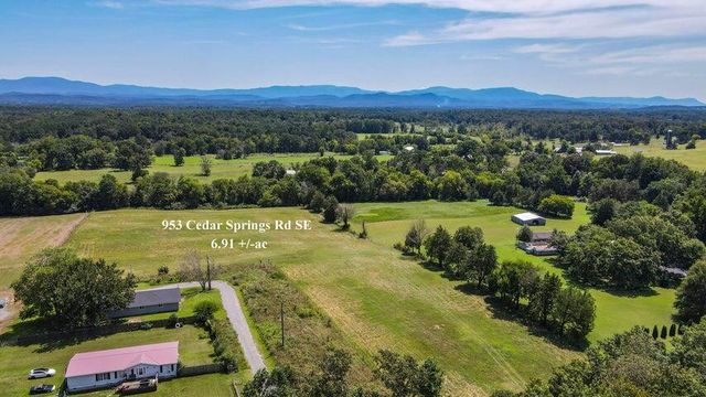 953 Cedar Springs Road SE, Cleveland, TN 37323
