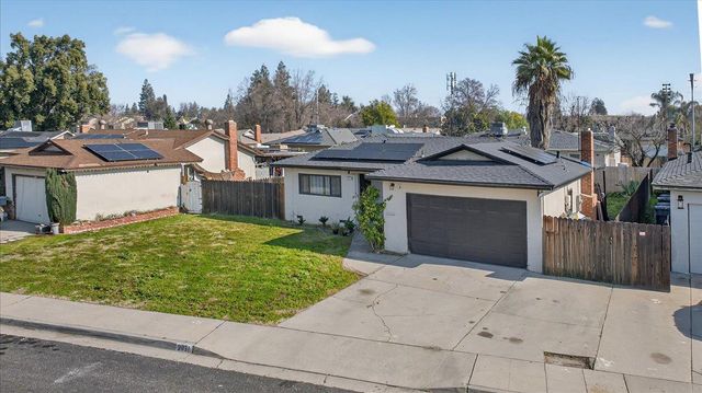 2931 Paula Drive, Clovis, CA 93612