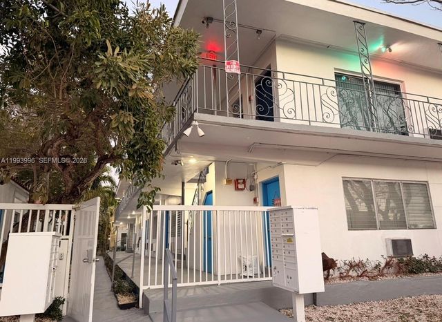 7717 Byron Ave 9, Miami Beach, FL 33141