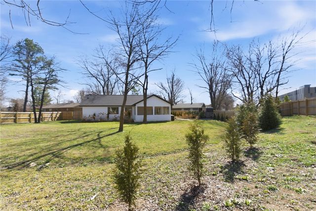 900 Convair Street, Bentonville, AR 72712