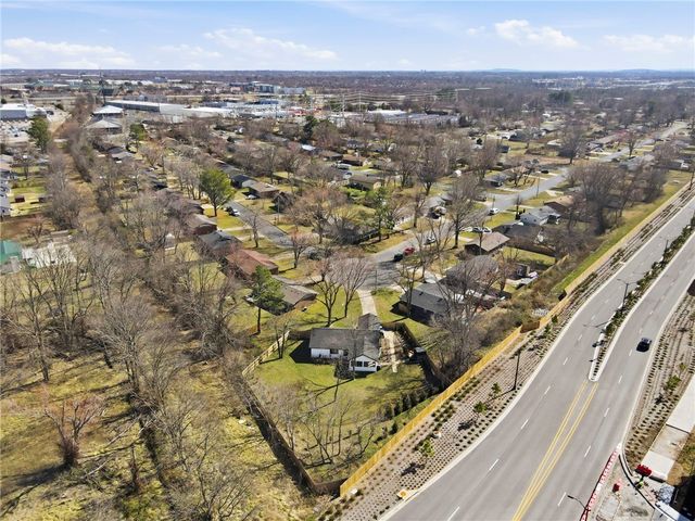 900 Convair Street, Bentonville, AR 72712