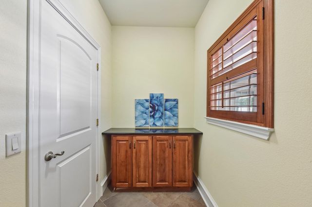 1915 Oak Forest DR, Round Rock, TX 78681