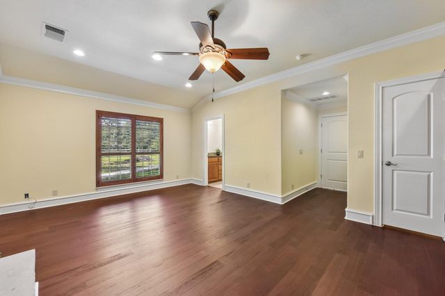 1915 Oak Forest DR, Round Rock, TX 78681