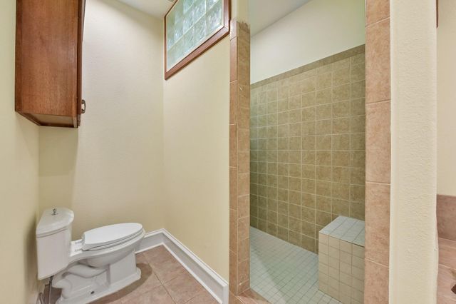 1915 Oak Forest DR, Round Rock, TX 78681