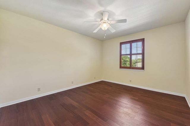 1915 Oak Forest DR, Round Rock, TX 78681