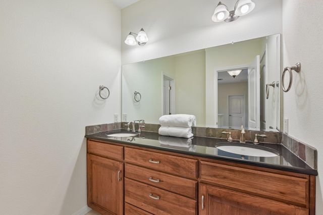 1915 Oak Forest DR, Round Rock, TX 78681