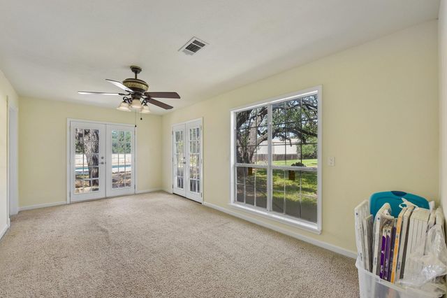1915 Oak Forest DR, Round Rock, TX 78681
