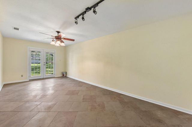 1915 Oak Forest DR, Round Rock, TX 78681