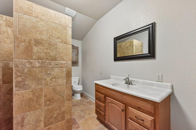 1915 Oak Forest DR, Round Rock, TX 78681