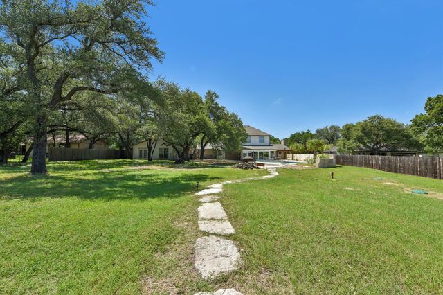 1915 Oak Forest DR, Round Rock, TX 78681