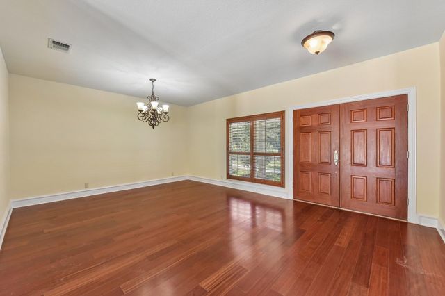 1915 Oak Forest DR, Round Rock, TX 78681