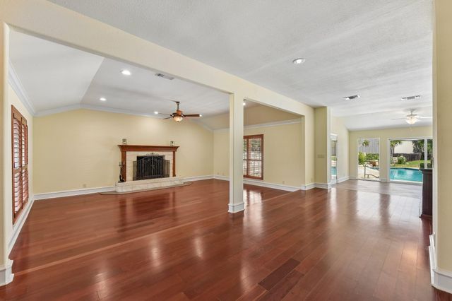 1915 Oak Forest DR, Round Rock, TX 78681