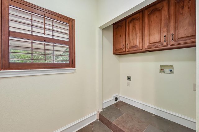 1915 Oak Forest DR, Round Rock, TX 78681
