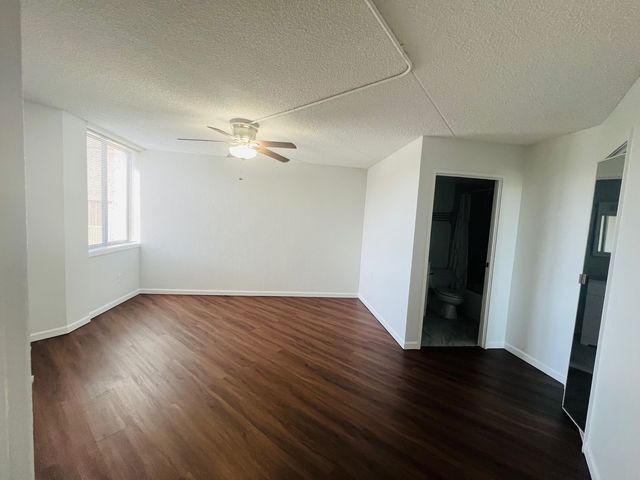 1750 N Marywood Avenue 513, Aurora, IL 60505