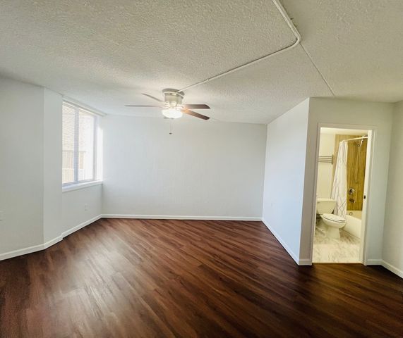 1750 N Marywood Avenue 513, Aurora, IL 60505