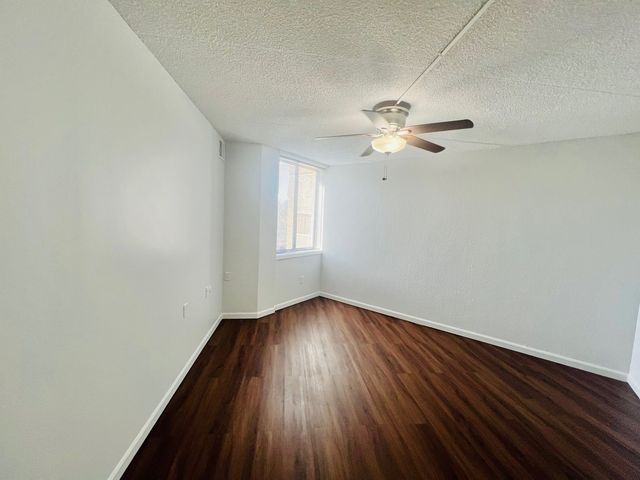 1750 N Marywood Avenue 513, Aurora, IL 60505