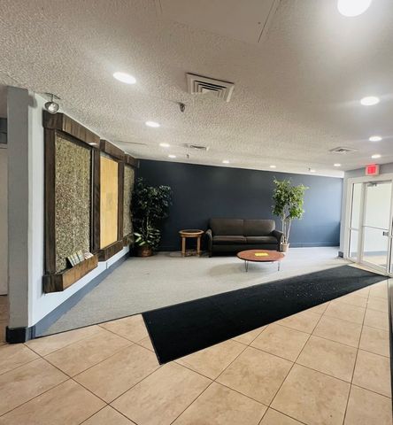 1750 N Marywood Avenue 513, Aurora, IL 60505