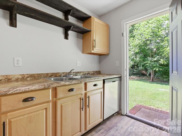 622 Dunbrook Lane, Charlotte, NC 28217
