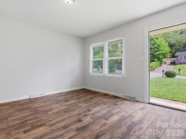 622 Dunbrook Lane, Charlotte, NC 28217