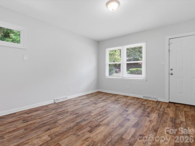 622 Dunbrook Lane, Charlotte, NC 28217