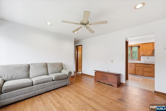 5 Lexington Avenue, Wallington, NJ 07057