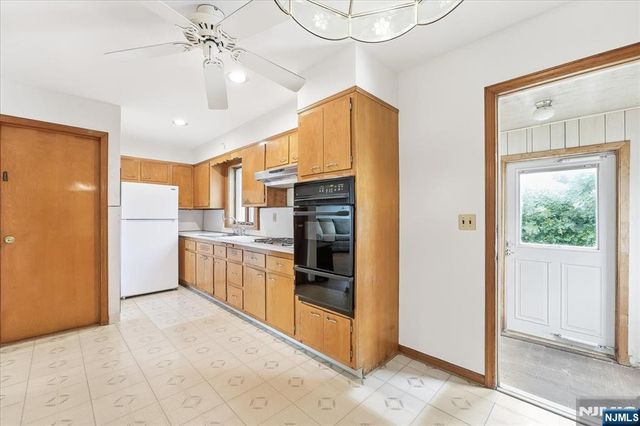5 Lexington Avenue, Wallington, NJ 07057