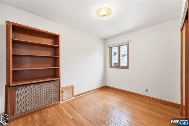 5 Lexington Avenue, Wallington, NJ 07057